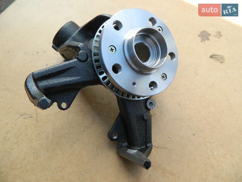 Універсал Volkswagen Golf 2001 в Чернівцях