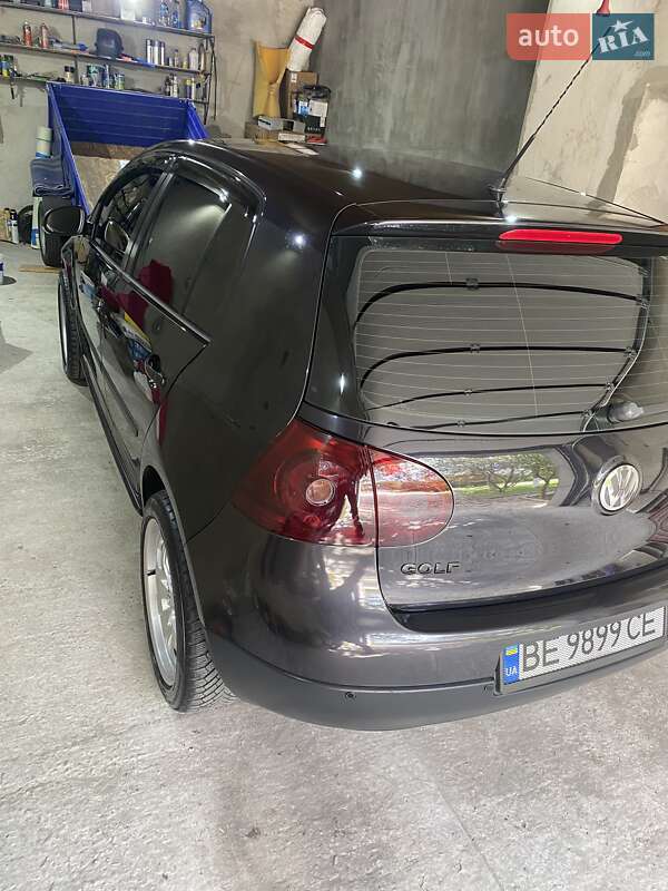 Хетчбек Volkswagen Golf 2008 в Миколаєві