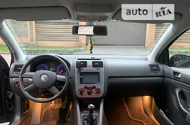 Хэтчбек Volkswagen Golf 2004 в Чернигове