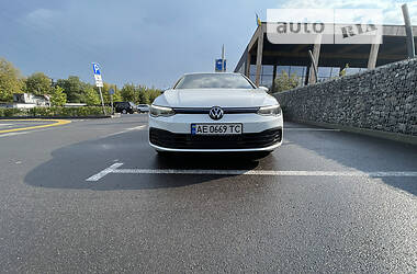 Хетчбек Volkswagen Golf 2022 в Дніпрі