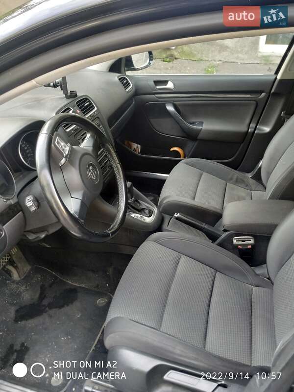 Универсал Volkswagen Golf 2010 в Черновцах