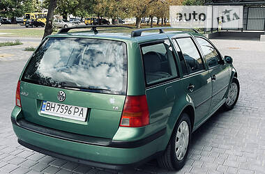 Универсал Volkswagen Golf 2001 в Раздельной