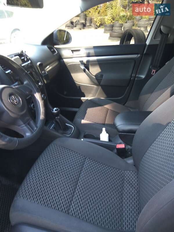Універсал Volkswagen Golf 2010 в Львові