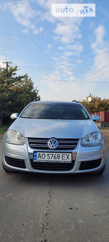 Універсал Volkswagen Golf 2009 в Ужгороді