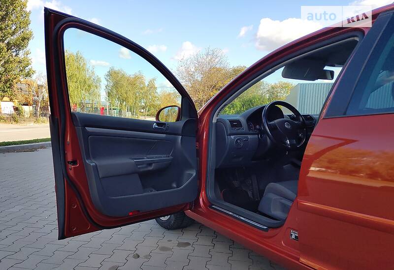 Хэтчбек Volkswagen Golf 2006 в Белой Церкви