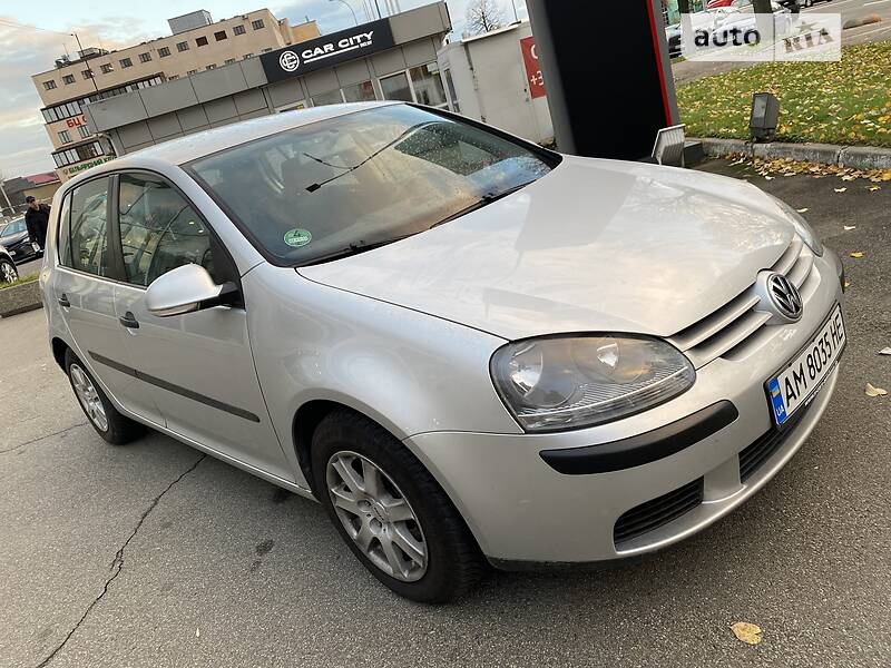 Хетчбек Volkswagen Golf 2004 в Києві