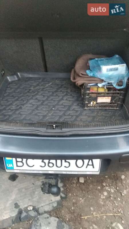 Хетчбек Volkswagen Golf 1999 в Самборі