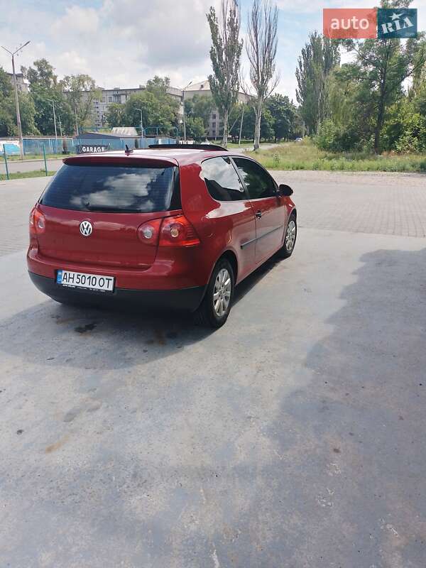 Хетчбек Volkswagen Golf 2004 в Добропіллі