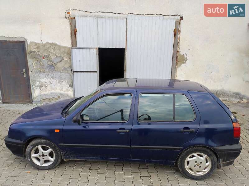 Хетчбек Volkswagen Golf 1994 в Снятині