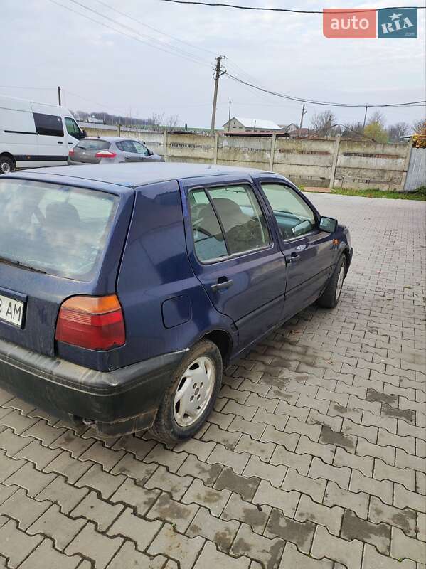 Хетчбек Volkswagen Golf 1994 в Снятині