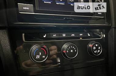 Хетчбек Volkswagen Golf 2020 в 