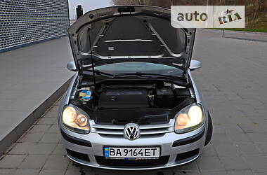 Хэтчбек Volkswagen Golf 2004 в Кременчуге
