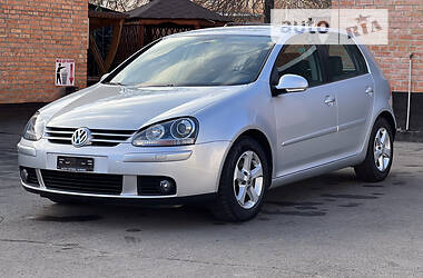 Хэтчбек Volkswagen Golf 2006 в 