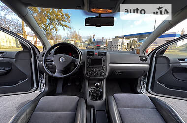 Хэтчбек Volkswagen Golf 2006 в 
