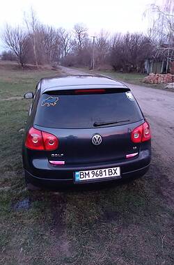 Хэтчбек Volkswagen Golf 2005 в Недригайлове