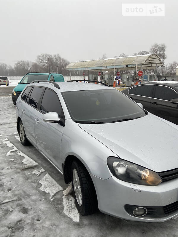 Універсал Volkswagen Golf 2010 в Києві