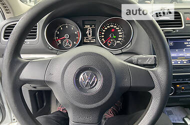 Універсал Volkswagen Golf 2010 в 