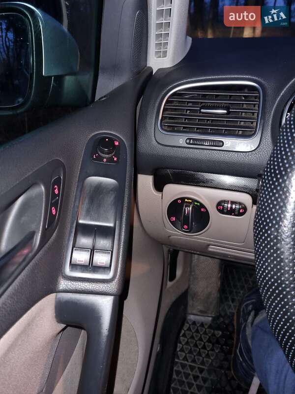 Хэтчбек Volkswagen Golf 2009 в Харькове