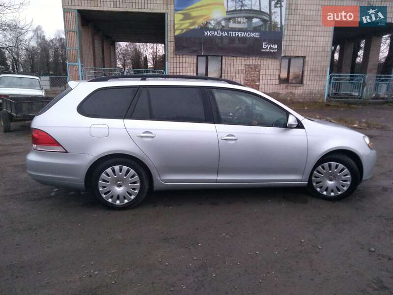 Універсал Volkswagen Golf 2011 в Демидівці