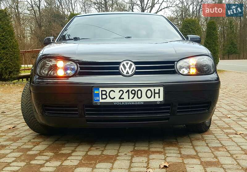 Хэтчбек Volkswagen Golf 2002 в Дрогобыче