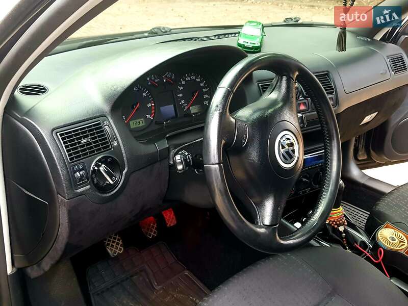 Хэтчбек Volkswagen Golf 2002 в Дрогобыче