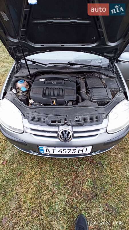 Хетчбек Volkswagen Golf 2005 в Коломиї