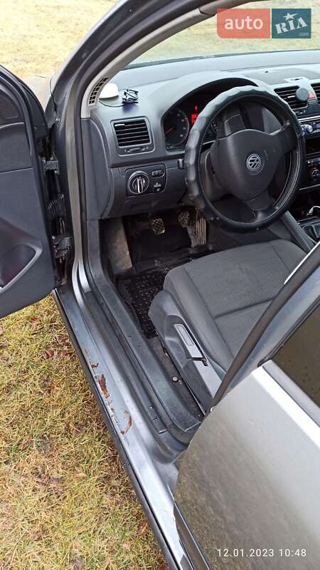 Хетчбек Volkswagen Golf 2005 в Коломиї