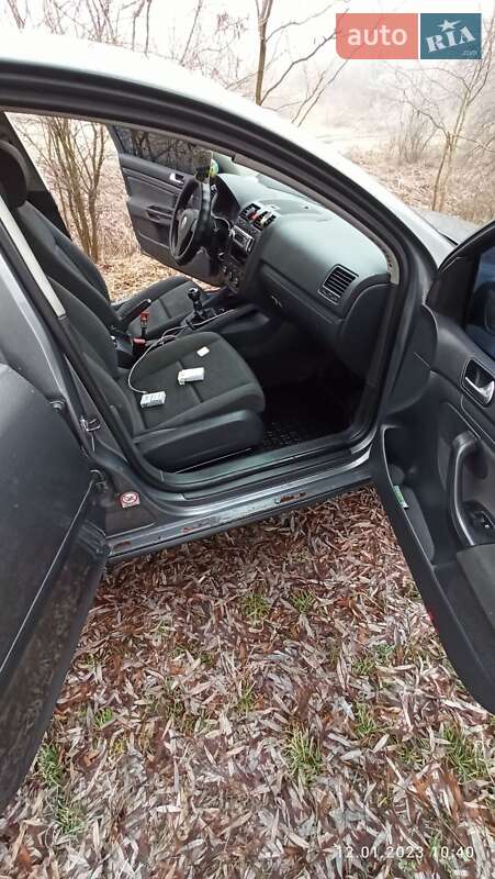 Хетчбек Volkswagen Golf 2005 в Коломиї