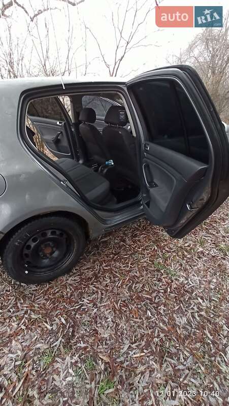 Хетчбек Volkswagen Golf 2005 в Коломиї