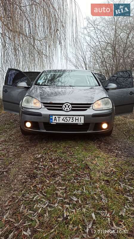 Хетчбек Volkswagen Golf 2005 в Коломиї