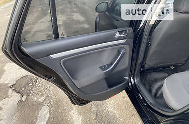 Універсал Volkswagen Golf 2013 в 