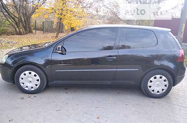 Хэтчбек Volkswagen Golf 2004 в Корсуне-Шевченковском