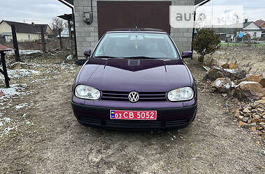 Хэтчбек Volkswagen Golf 2002 в Сарнах