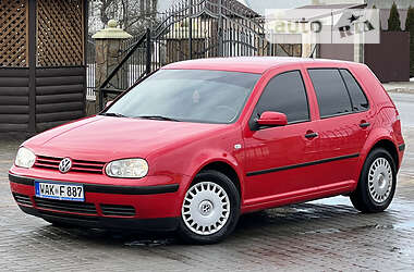 Хэтчбек Volkswagen Golf 2002 в Самборе