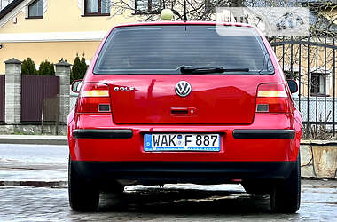 Хэтчбек Volkswagen Golf 2002 в Самборе