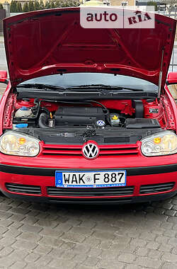 Хэтчбек Volkswagen Golf 2002 в Самборе