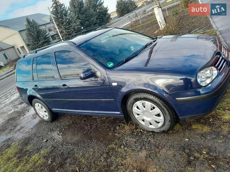 Універсал Volkswagen Golf 2002 в Тростянці