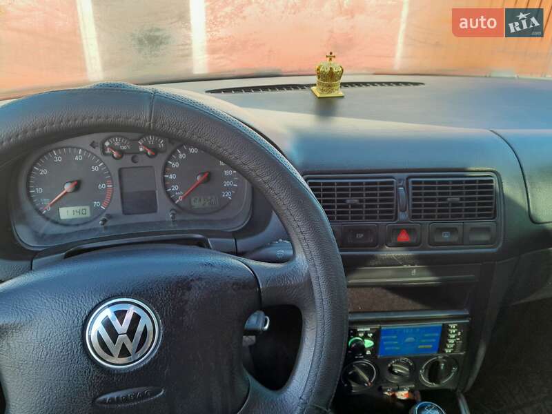 Універсал Volkswagen Golf 2002 в Тростянці