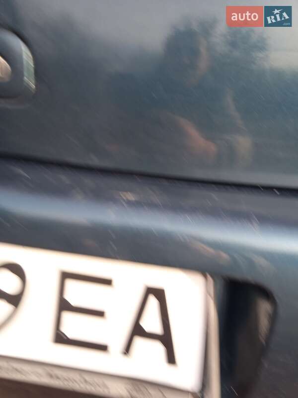 Хэтчбек Volkswagen Golf 2002 в Коростене