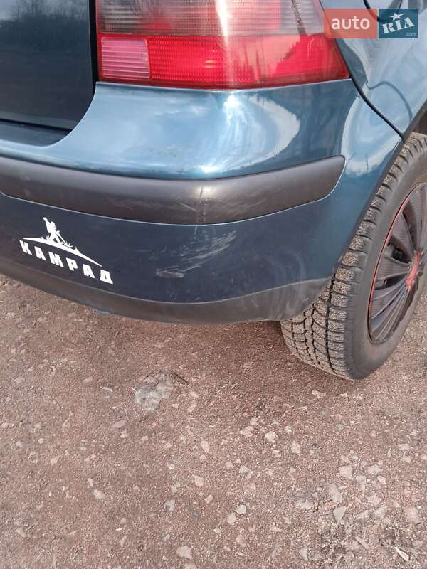 Хэтчбек Volkswagen Golf 2002 в Коростене