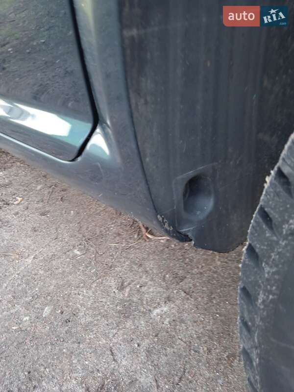 Хэтчбек Volkswagen Golf 2002 в Коростене