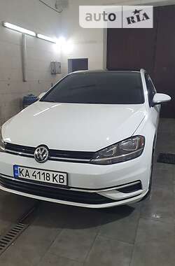 Хэтчбек Volkswagen Golf 2021 в Киеве