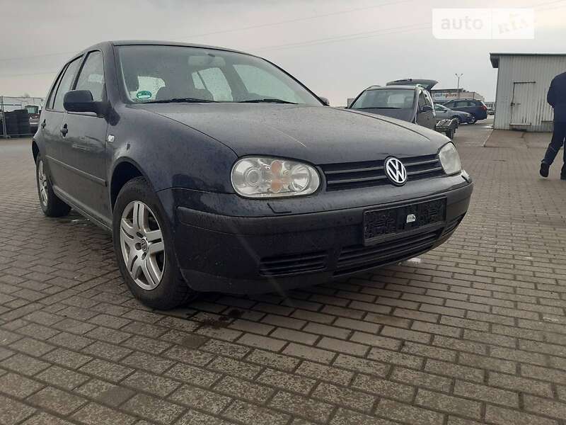 Хетчбек Volkswagen Golf 2002 в Покровську