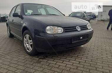 Хэтчбек Volkswagen Golf 2002 в Покровске