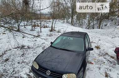 Хэтчбек Volkswagen Golf 2002 в Покровске