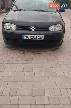 Хэтчбек Volkswagen Golf 2001 в Березному