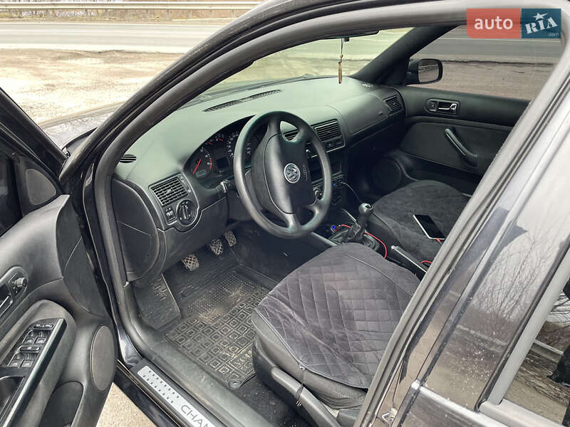 Хэтчбек Volkswagen Golf 2002 в Бердичеве