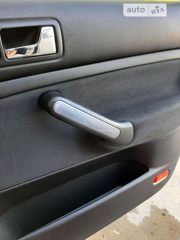 Хетчбек Volkswagen Golf 2003 в Запоріжжі