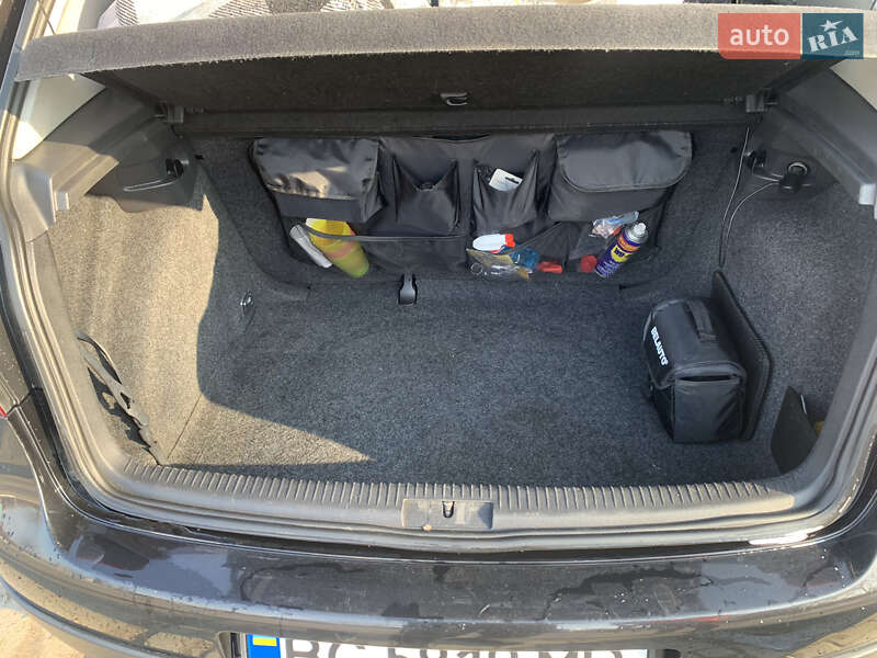 Хэтчбек Volkswagen Golf 2004 в Львове