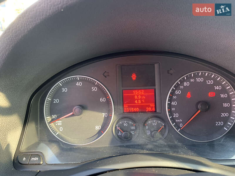 Хэтчбек Volkswagen Golf 2004 в Львове